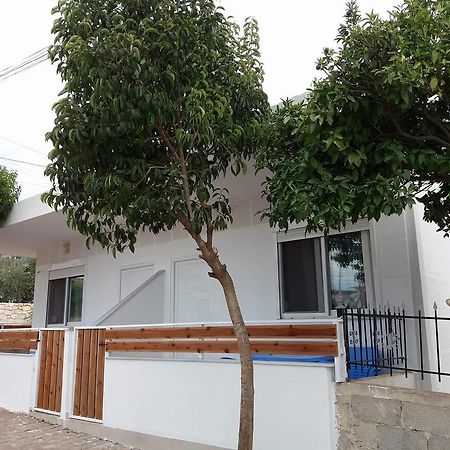 Apartment Bushi Ксамил Екстериор снимка