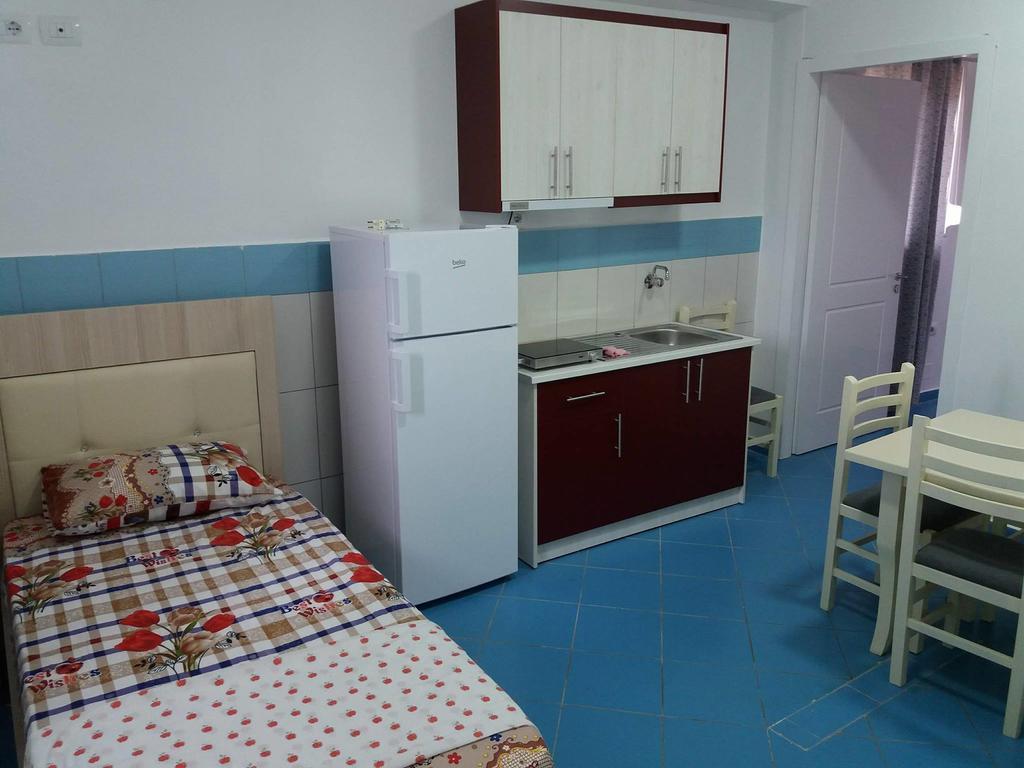 Apartment Bushi Ксамил Екстериор снимка