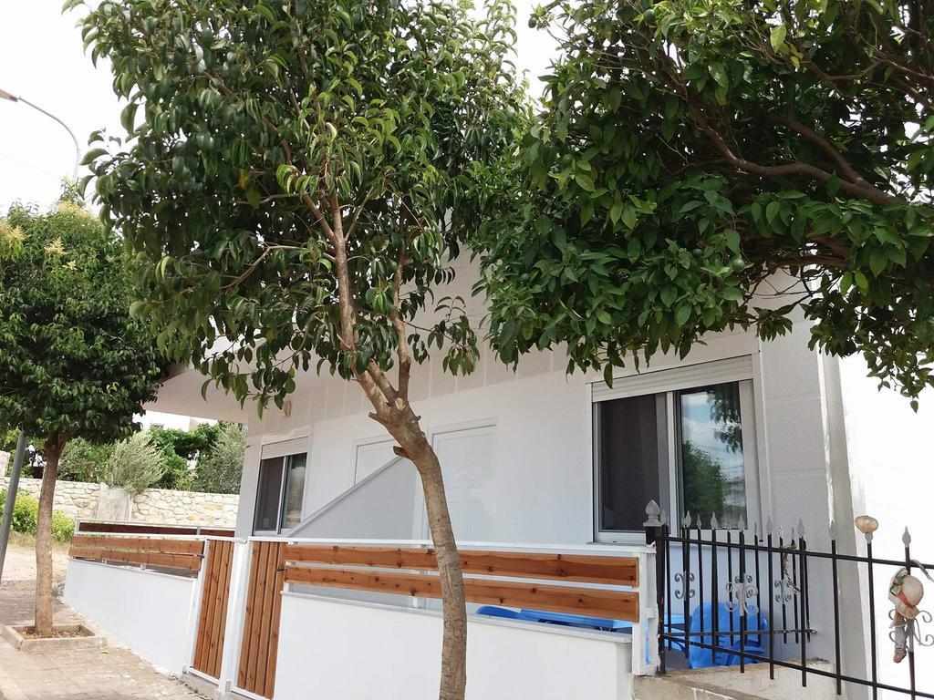 Apartment Bushi Ксамил Екстериор снимка