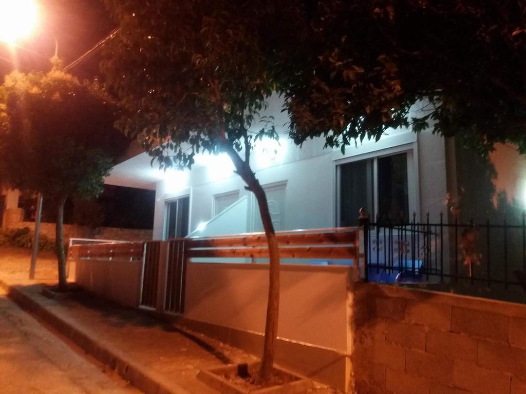 Apartment Bushi Ксамил Екстериор снимка