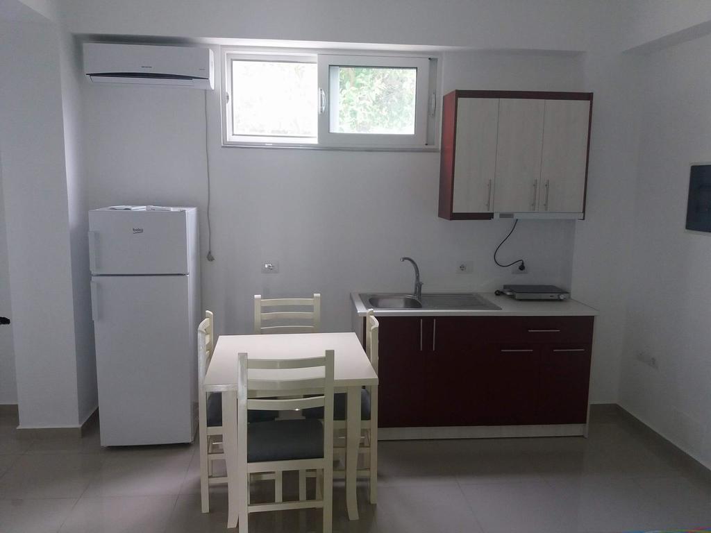 Apartment Bushi Ксамил Екстериор снимка