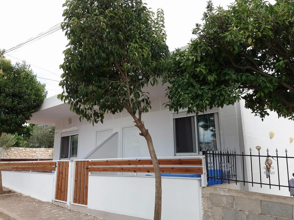 Apartment Bushi Ксамил Екстериор снимка
