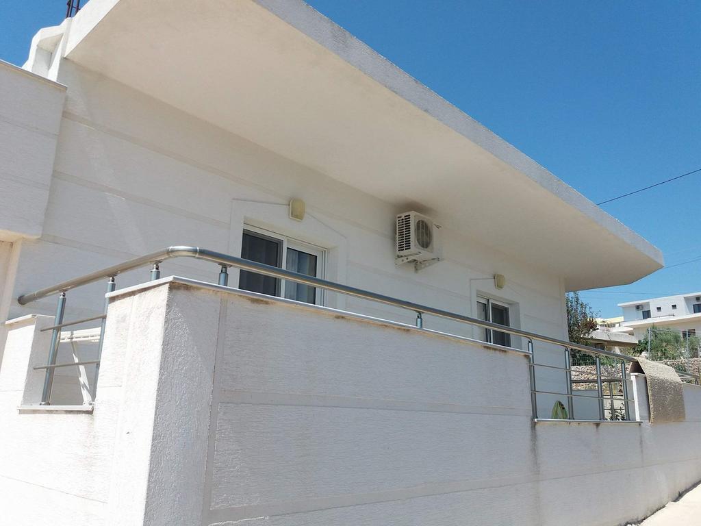 Apartment Bushi Ксамил Екстериор снимка