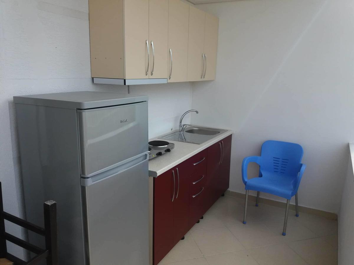Apartment Bushi Ксамил Екстериор снимка